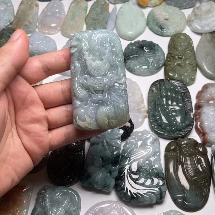 翡翠未镶嵌颈饰龙牌61