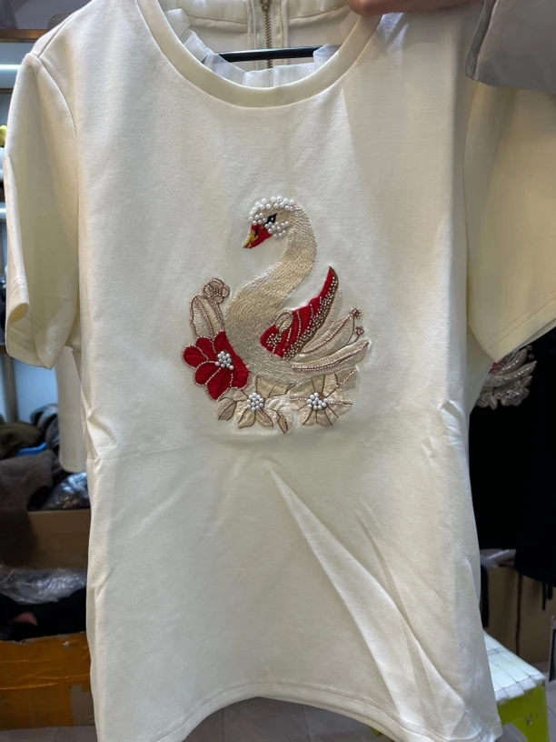 帽之都重工天鹅木耳边t恤