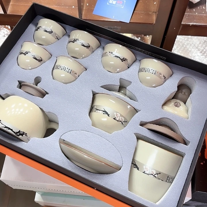 孤品茶具套装等。