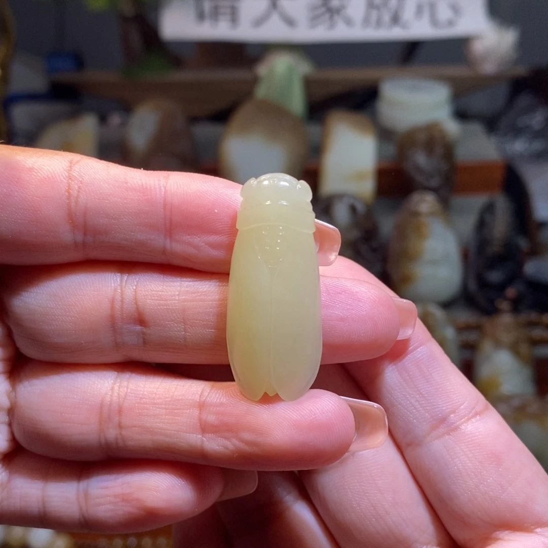 颈饰未镶嵌和田玉（黄玉）蝉