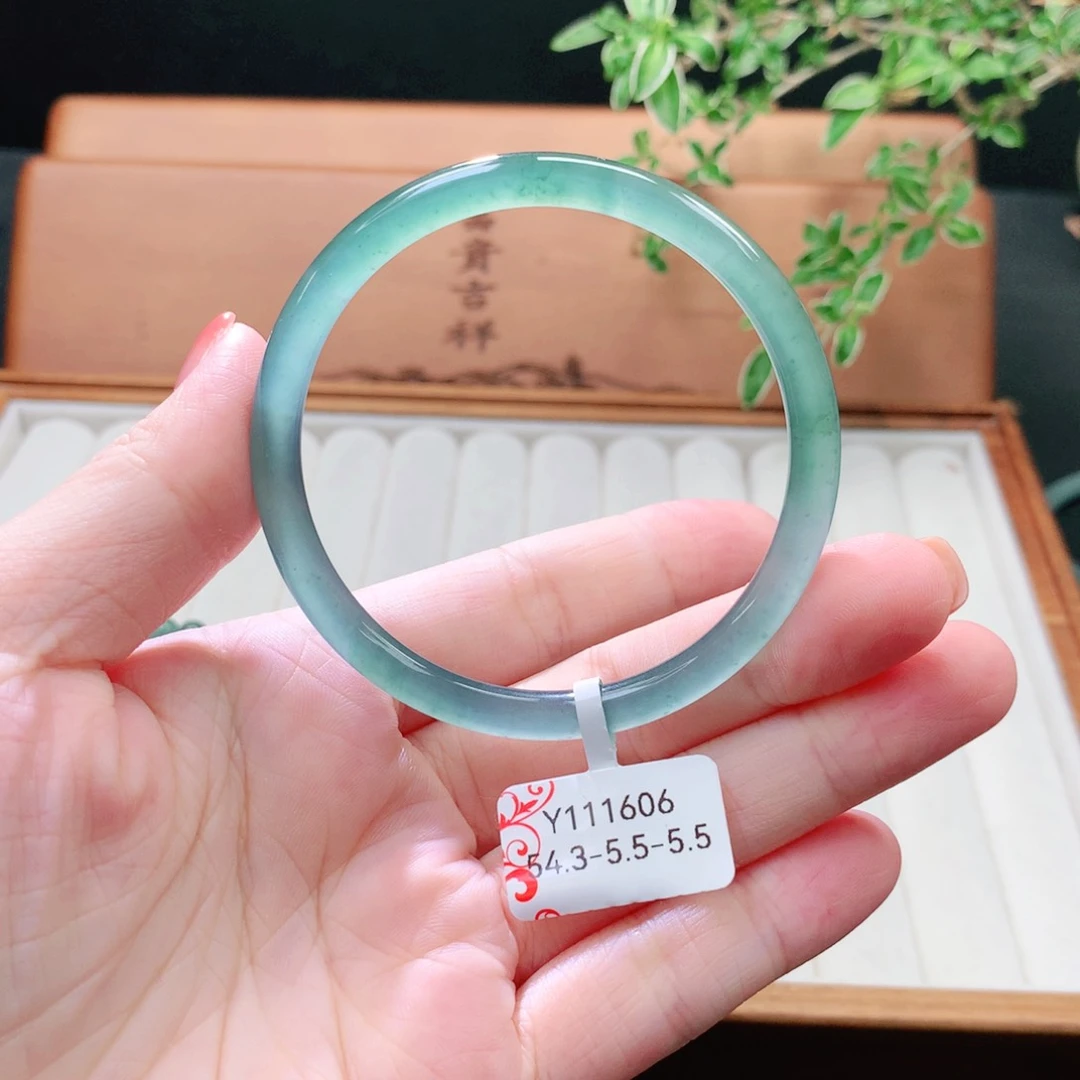 未镶嵌手镯（圆镯）翡翠