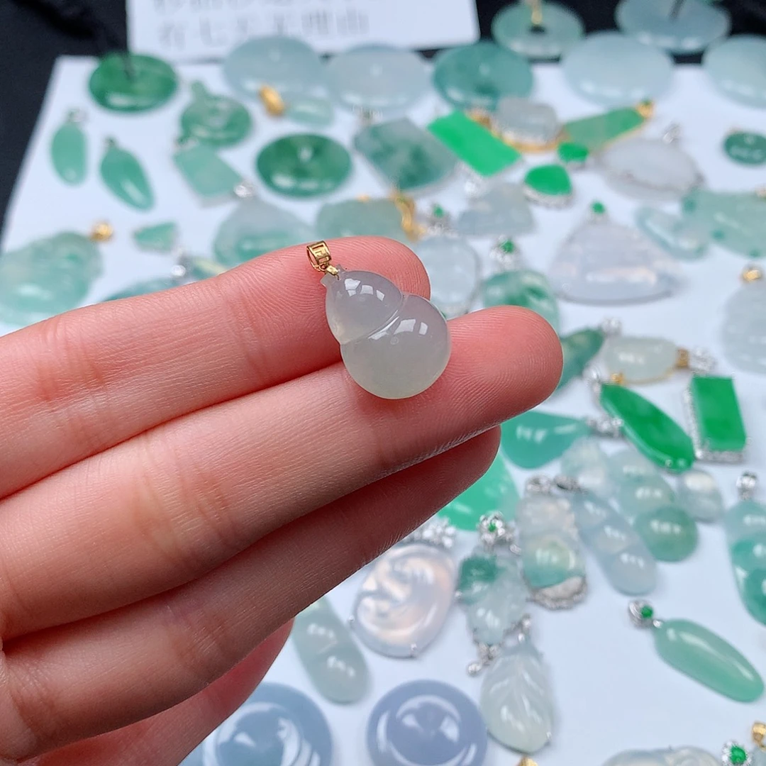 翡翠颈饰18K金镶嵌天然翡翠