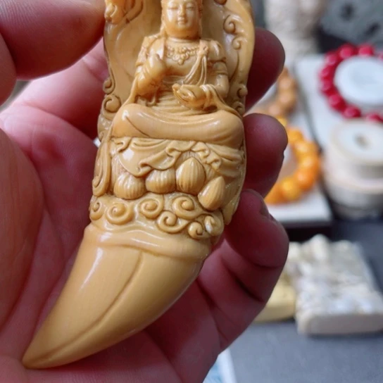 龙***宝木头短毛手把件一个