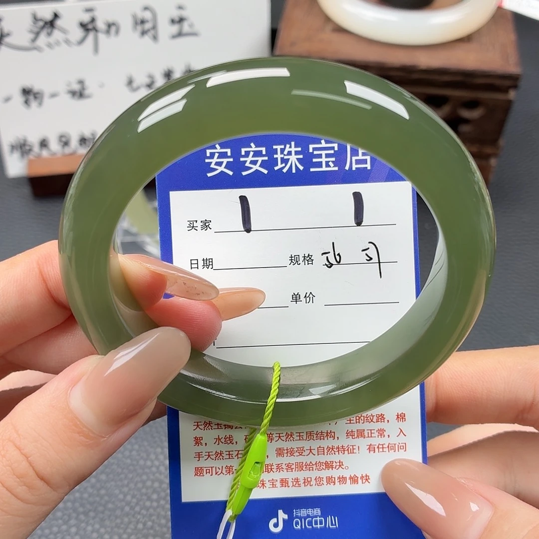 和田玉未镶嵌手镯