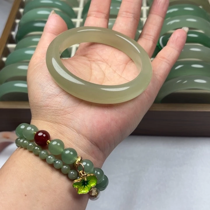 东陵石未镶嵌手镯