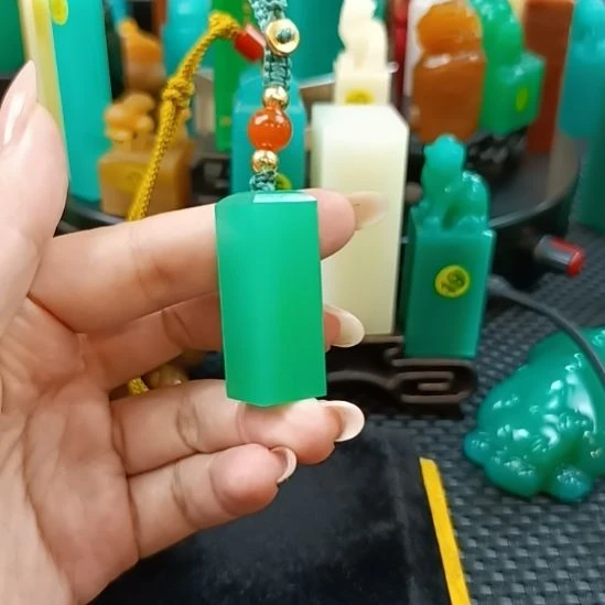 寿山石印石手把件
