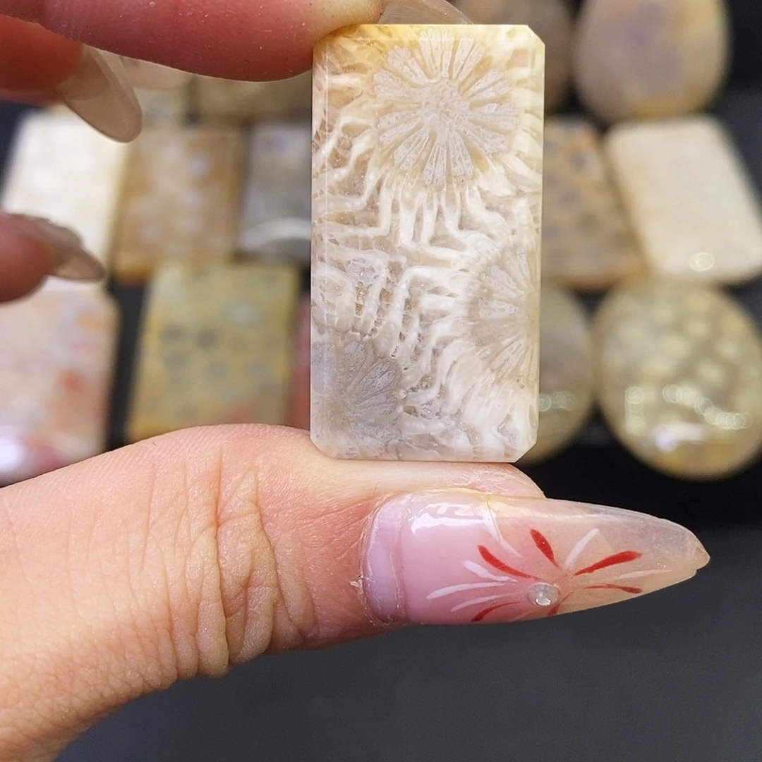 硅化玉颈饰合金时****铺