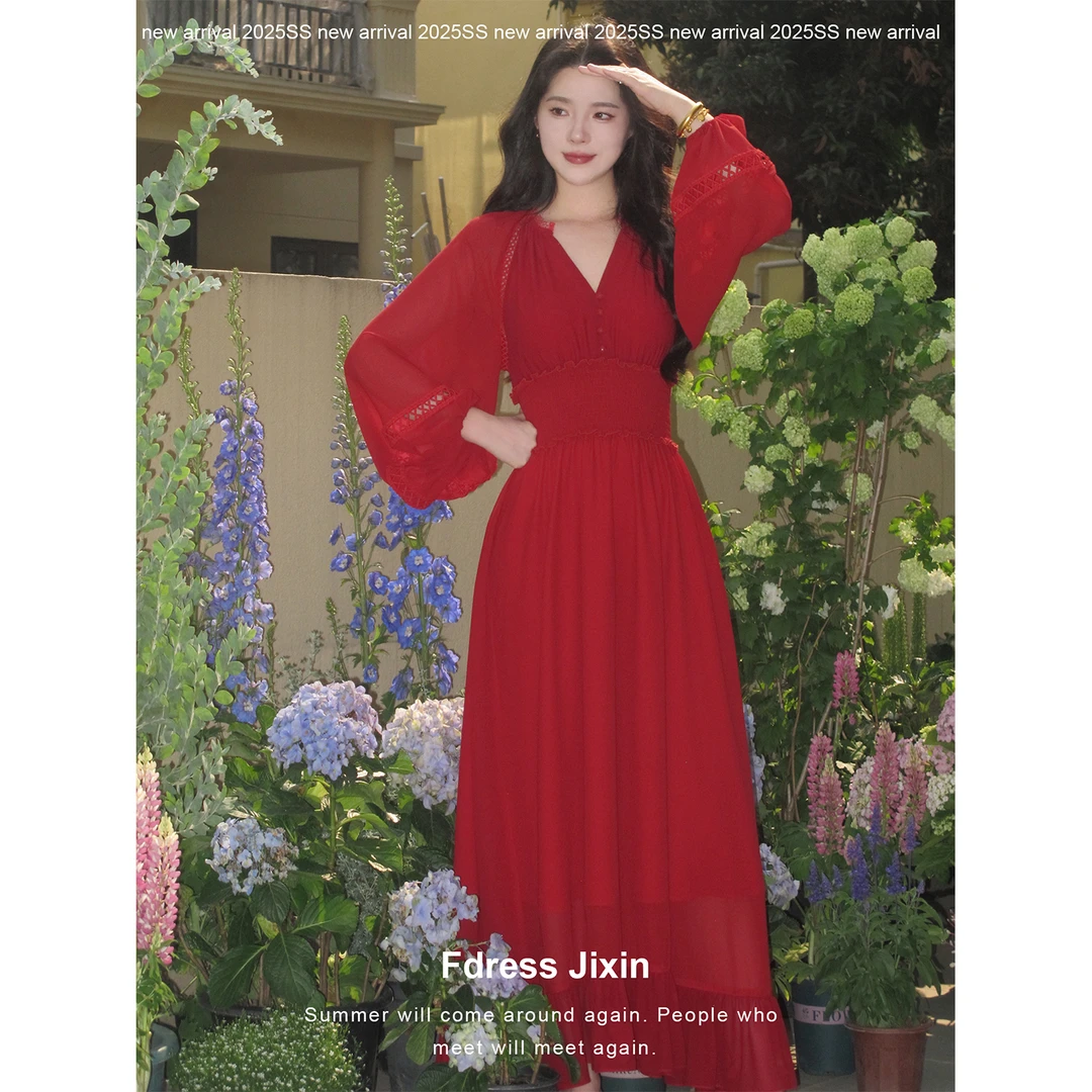 寄信《炙红》法式显白复古红V领弹力收腰蕾丝拼接度假长款连衣裙