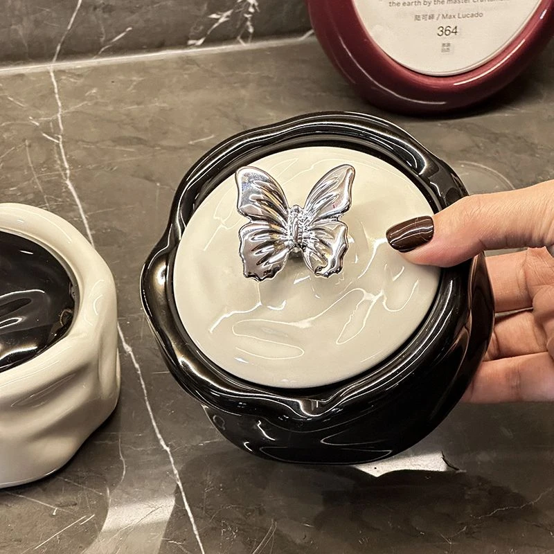 新疆包邮陶瓷烟灰缸带盖防飞灰家用客厅桌面摆件轻奢高颜值创意办