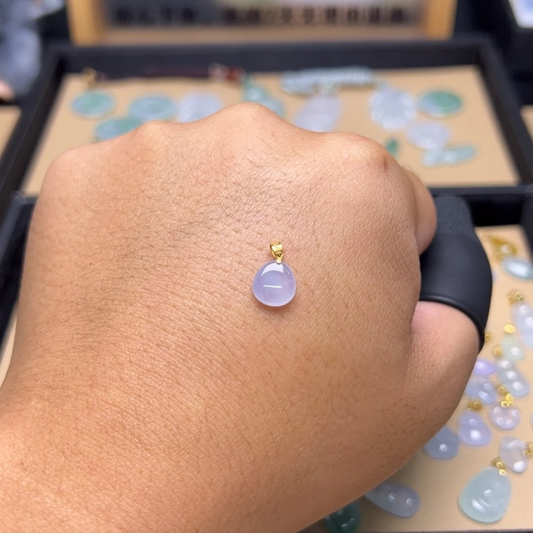 翡翠18K金镶嵌颈饰水滴