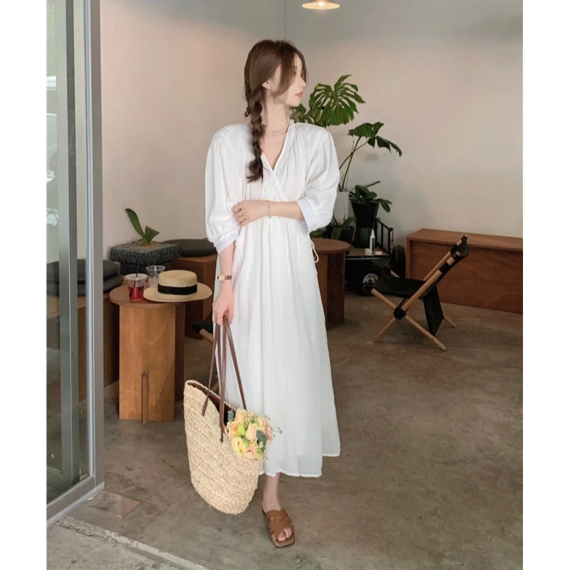 实拍度假风宽松连衣裙女法式小众慵懒侧边绑带V领气质长裙女装显