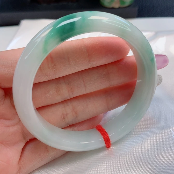 翡翠手镯未镶嵌54圈