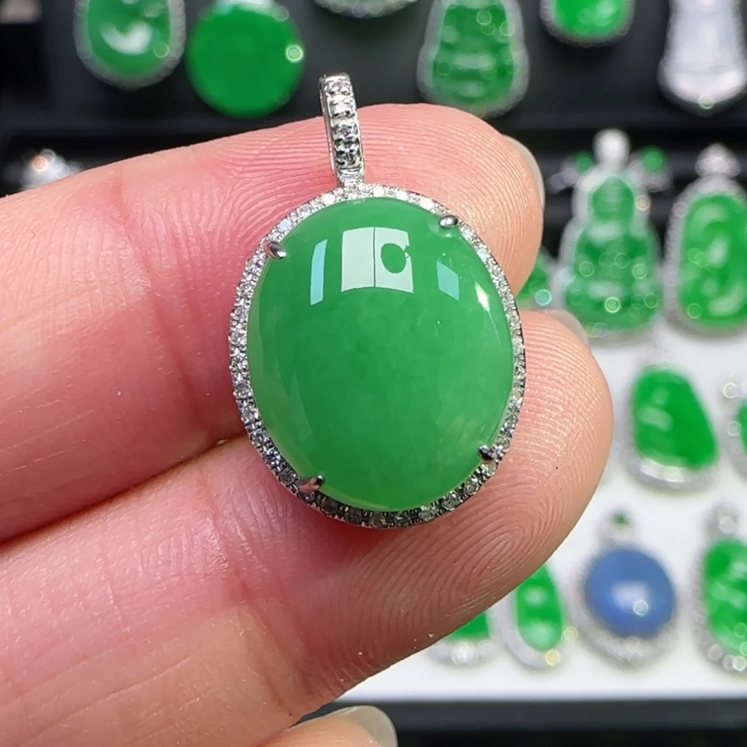 翡翠18K金镶嵌颈饰吊坠