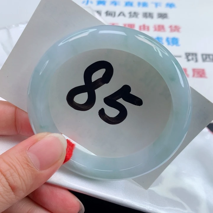 翡翠手镯未镶嵌翡翠