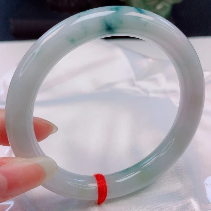 未镶嵌手镯（圆镯）翡翠