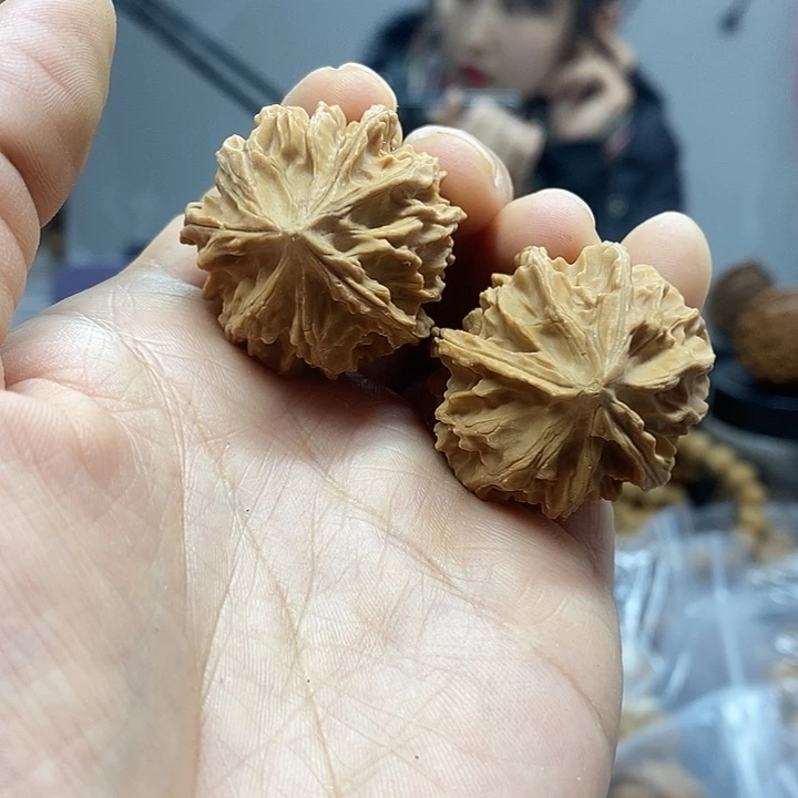 文玩核桃把件33歧山三棱