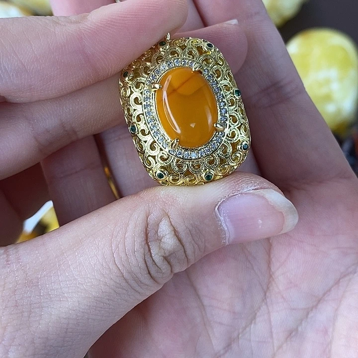 蜜蜡未镶嵌珠宝奇石