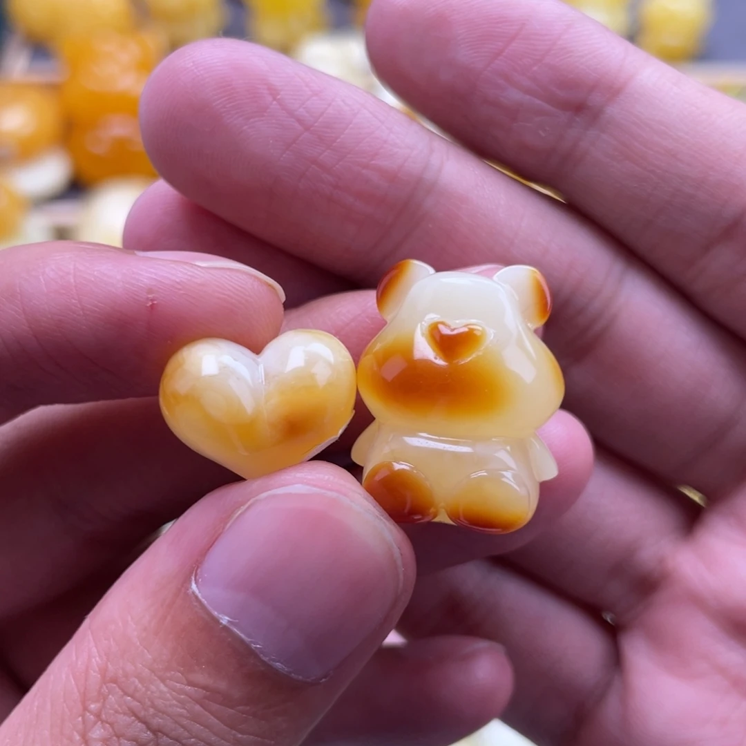 晓***瑞琥珀未镶嵌裸石蜜蜡