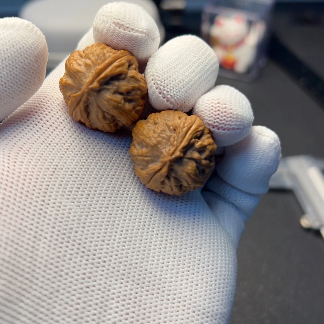 文玩核桃把件粗筋小八棱