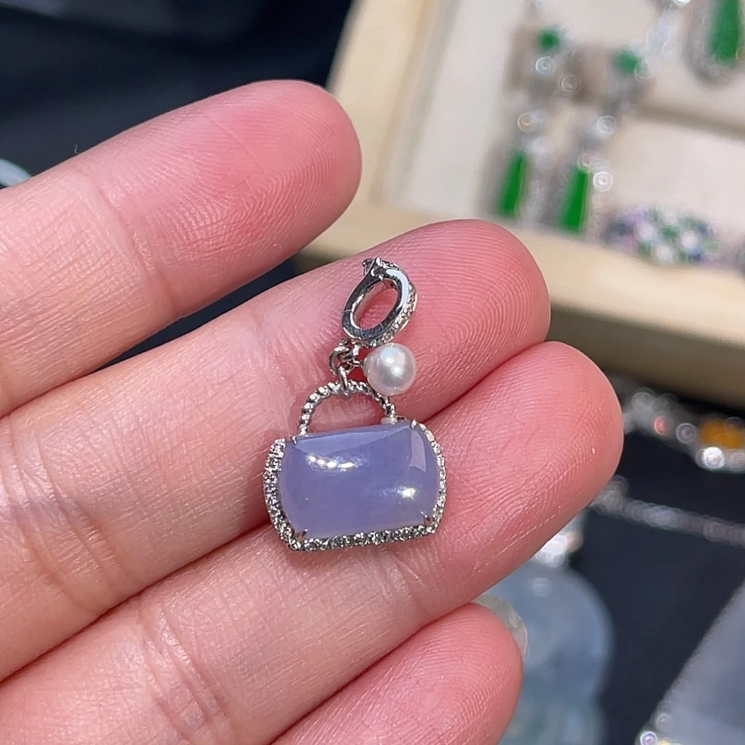 翡翠18K金镶嵌颈饰紫罗兰马鞍