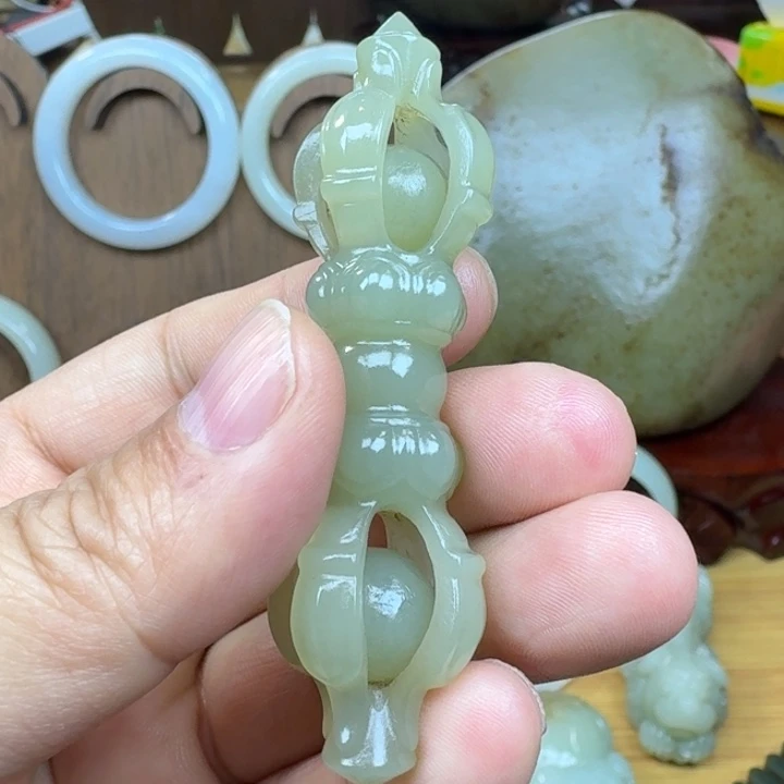 和田玉未镶嵌吊坠(赠链)