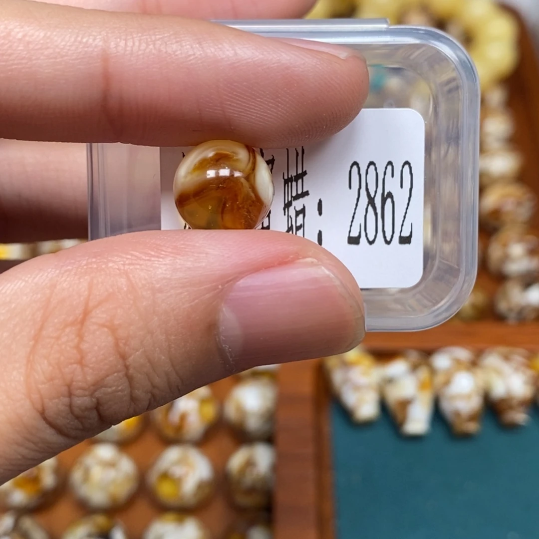 可***座猴头核桃把件沁色圆珠老型2862
