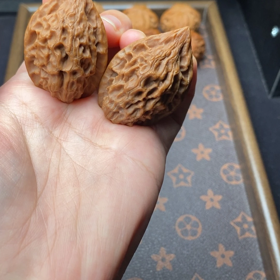 把件文玩核桃高端野生蜡皮鸡心类