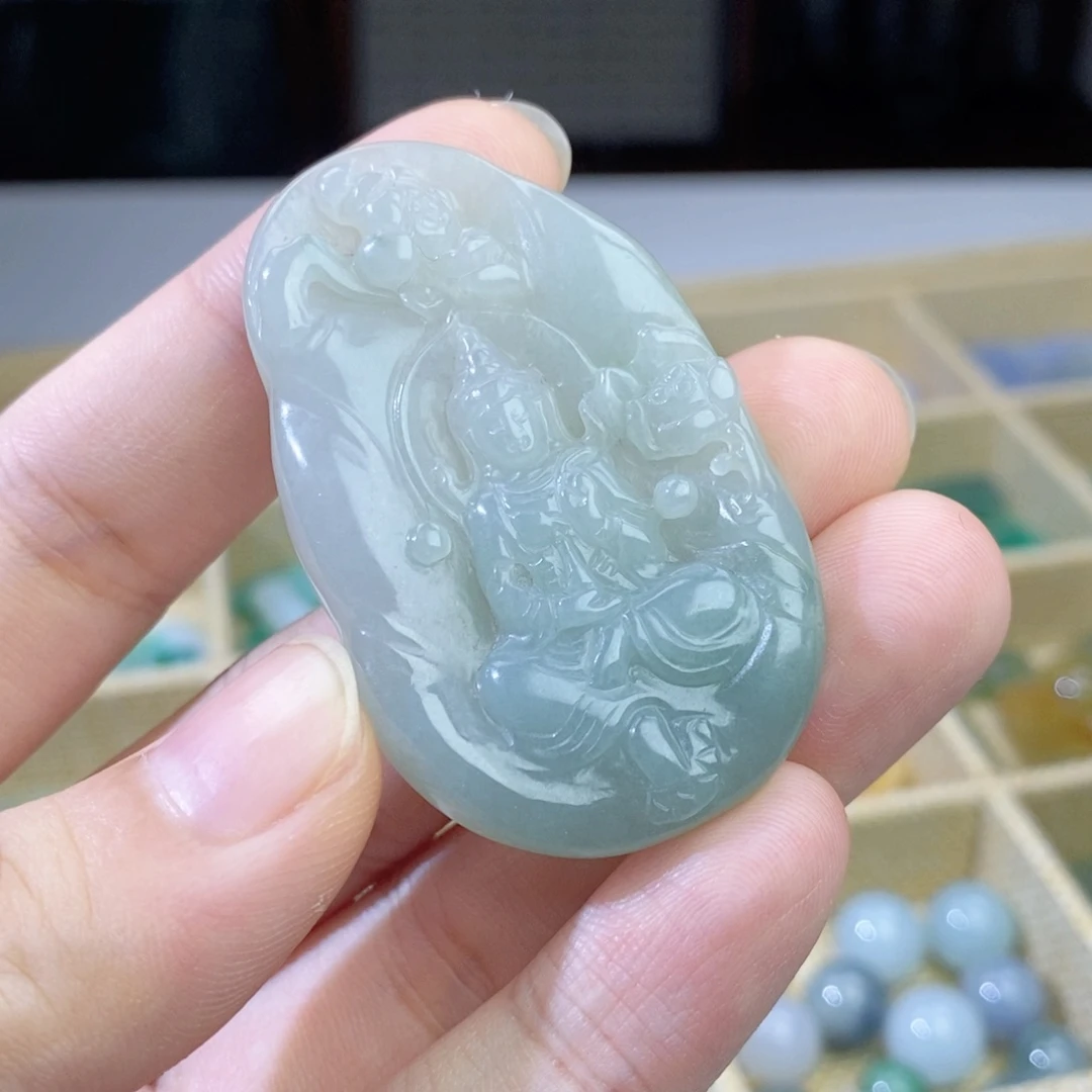 翡翠未镶嵌颈饰观音