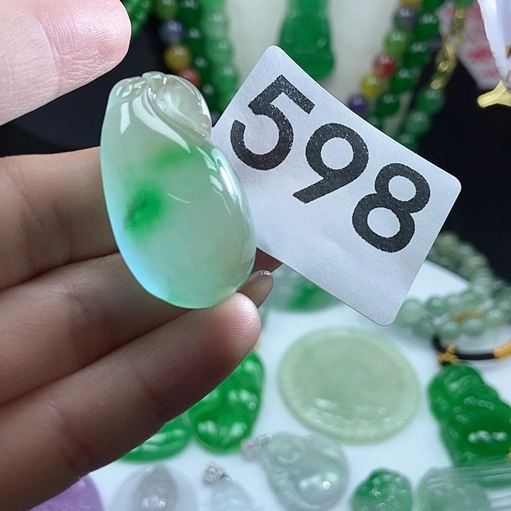 翡翠未镶嵌吊坠(赠链)