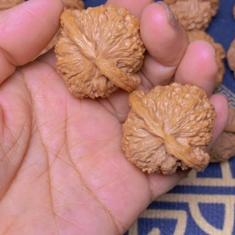 【闪购商品】文玩核桃吊坠白狮子42