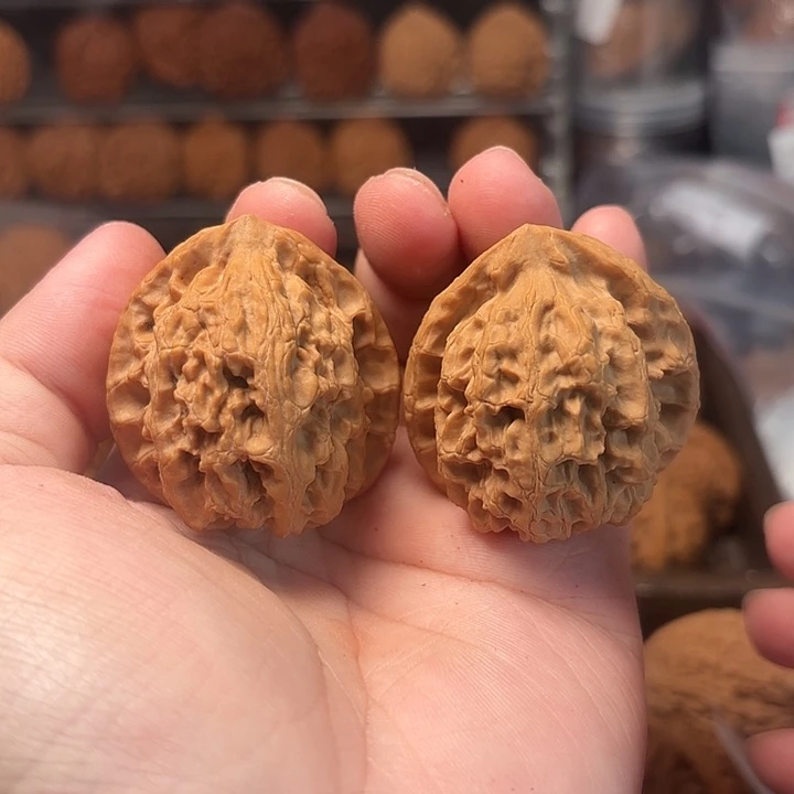 1文玩核桃梨木台40-535