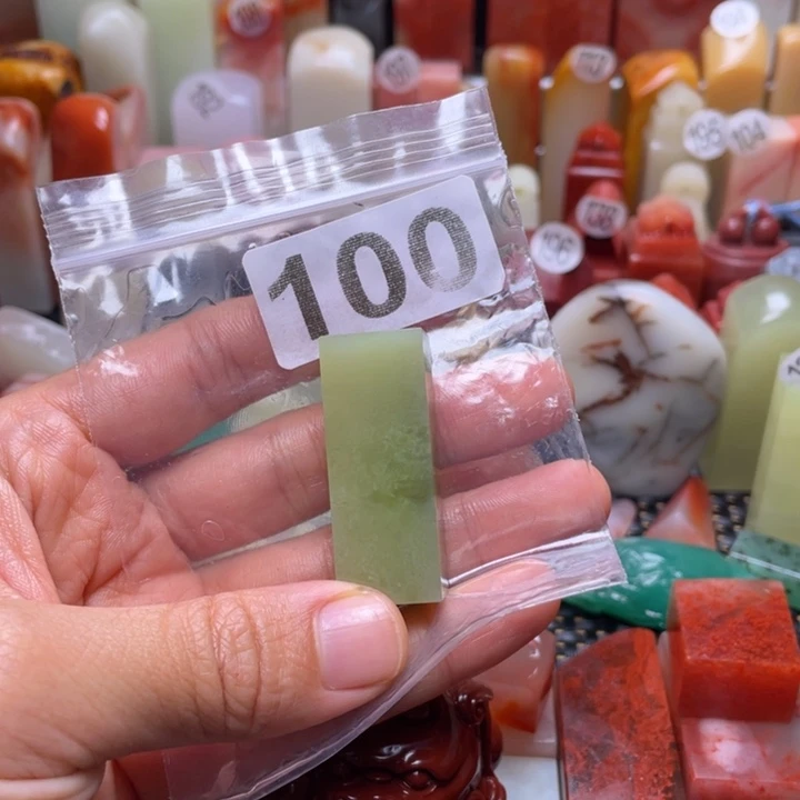 寿山石印石蹦*丹东晶一个