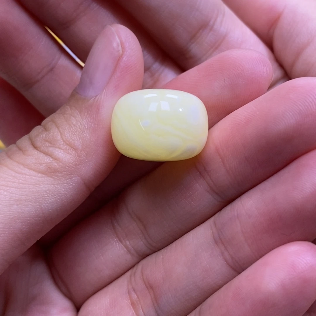 琥珀未镶嵌珠宝奇石话*