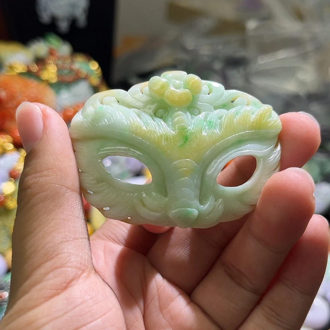 翡翠未镶嵌颈饰待编织