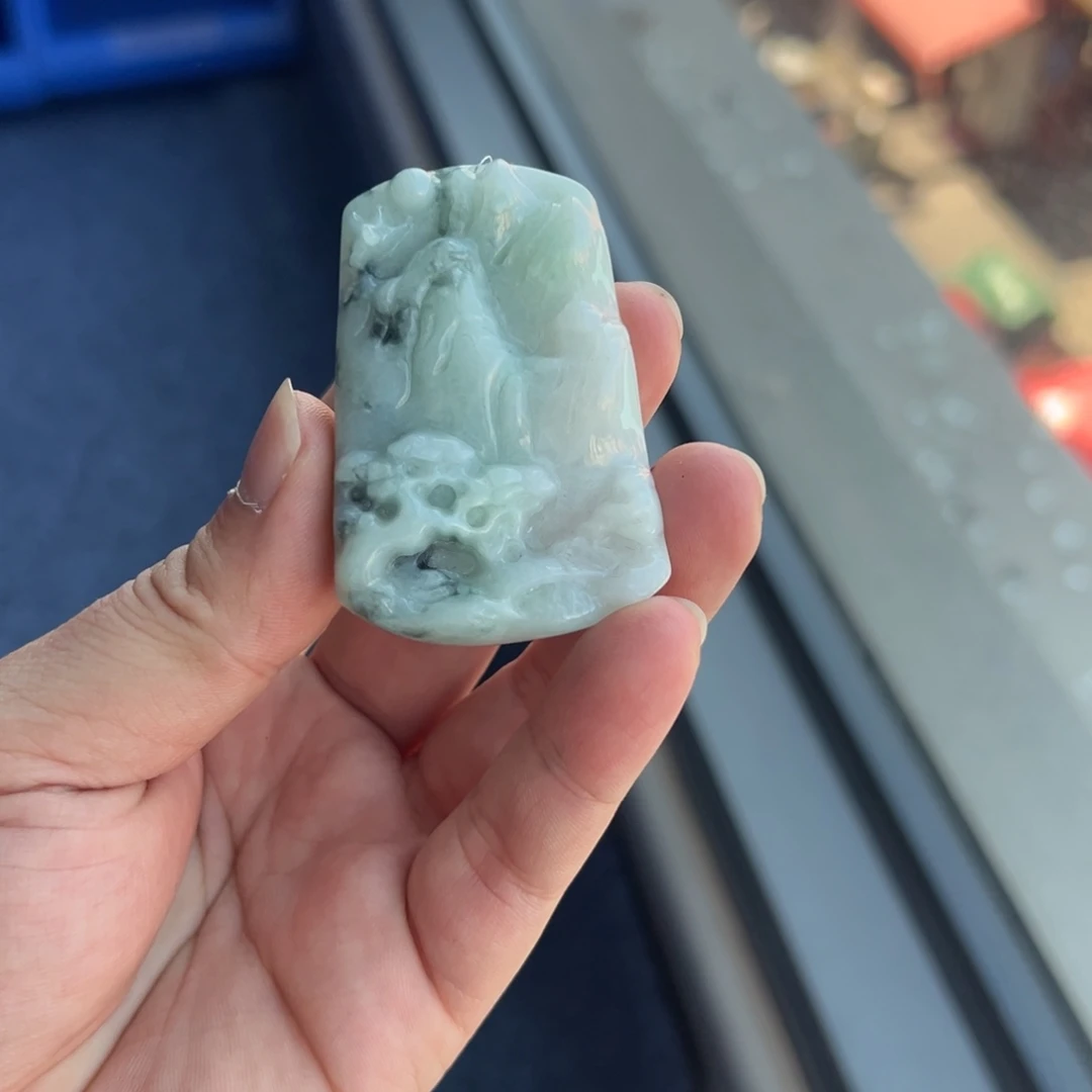 翡翠未镶嵌颈饰山水