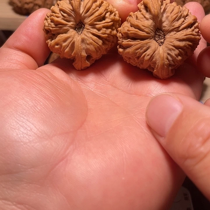 *****文玩核桃吊坠南疆石40凹底团子