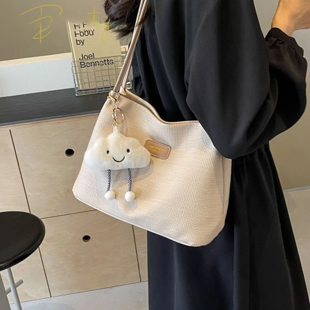 高级感包包女2025新款时尚质感单肩包流行洋气百搭通勤水桶包