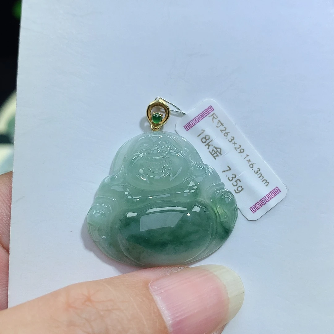 仄***.翡翠18K金镶嵌颈饰佛公