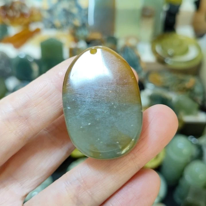 岫玉未镶嵌挂坠款式