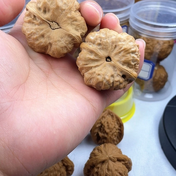 文玩核桃吊坠蛤蟆头