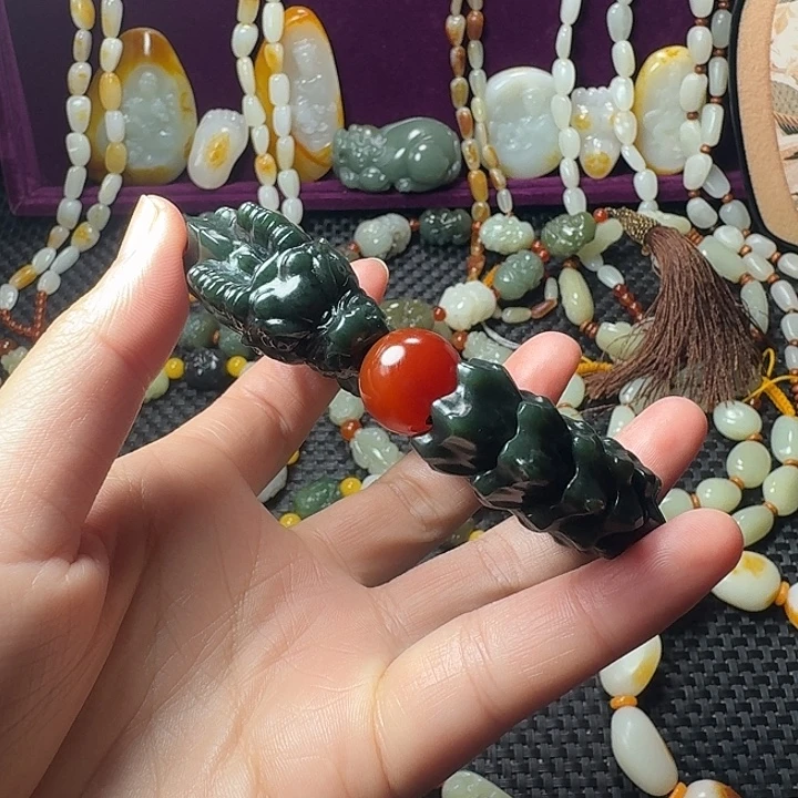 生***动和田玉未镶嵌手链