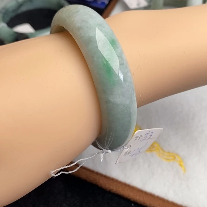 翡翠未镶嵌手镯13589374