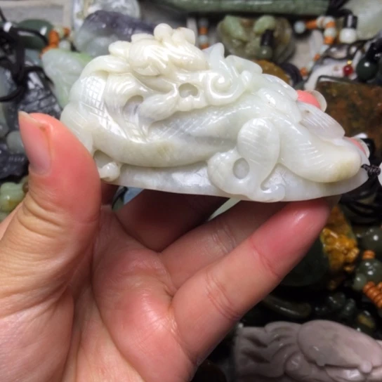 和田玉未镶嵌把件