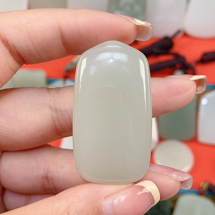 【闪购商品】颈饰未镶嵌和田玉
