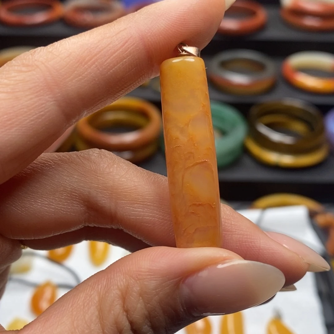 石英质玉（黄龙玉）吊坠微瑕未镶嵌