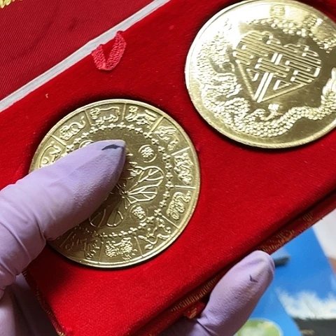 其他普通金属结婚纪念章带盒。。。。。。。