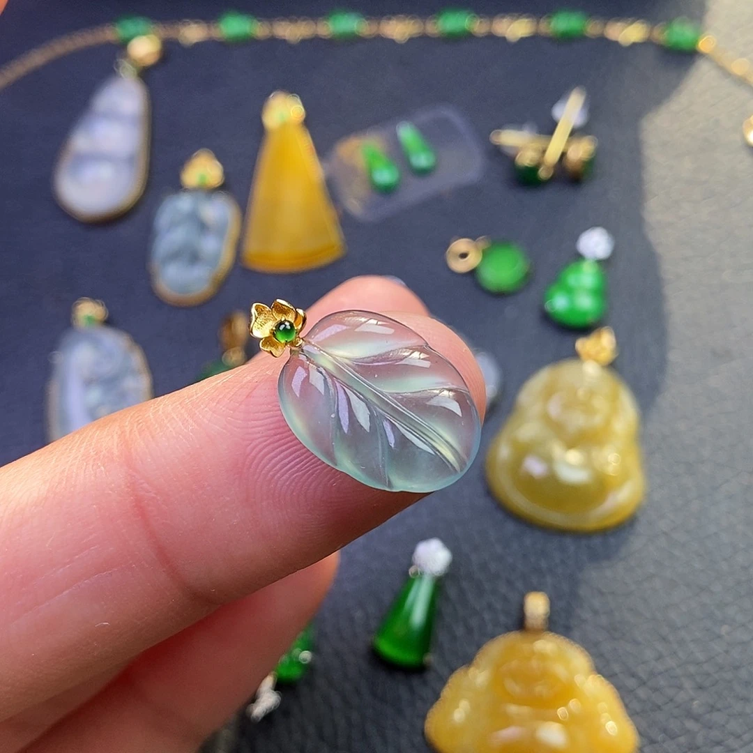 吊坠(不含链)18K金镶嵌翡翠