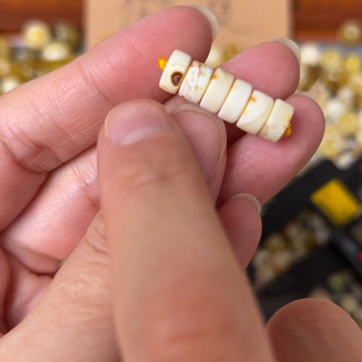 蜜蜡未镶嵌裸石7.6mm一组