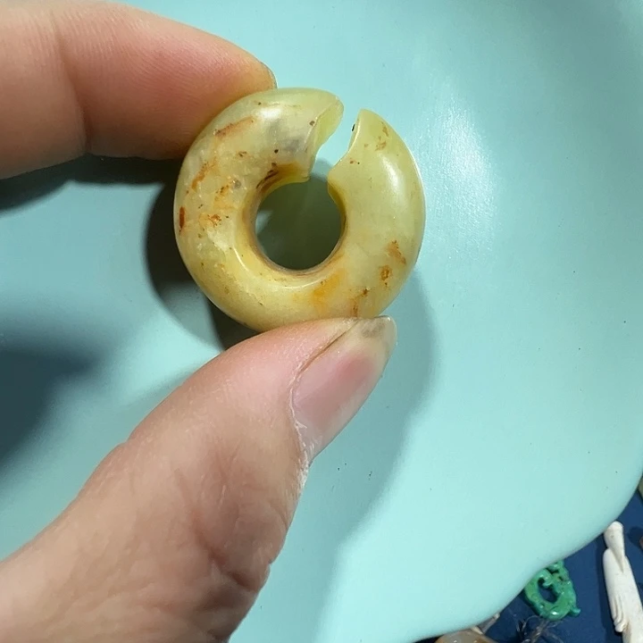 透闪石质玉未镶嵌挂件