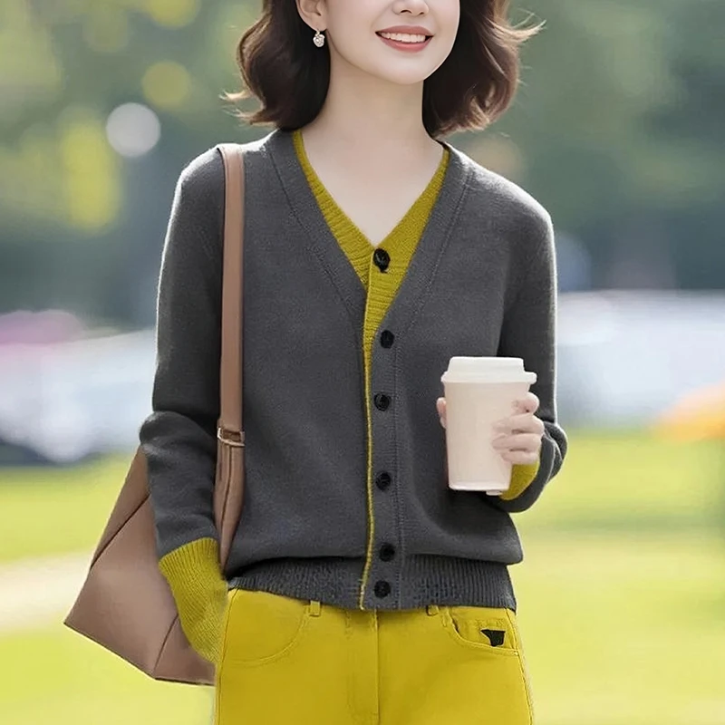 秋冬灰色V领毛衣女假两件针织开衫慵懒高级感休闲显瘦打底上衣